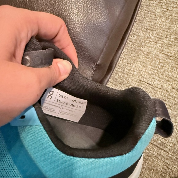 On Running Shoes in Black and Teal - Picture 4 of 7